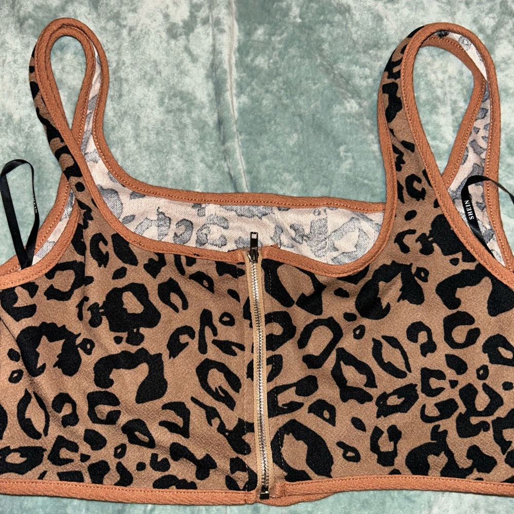 asymmetrical leopard top - Picture 4 of 4